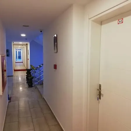 Neu Mann's Apart *